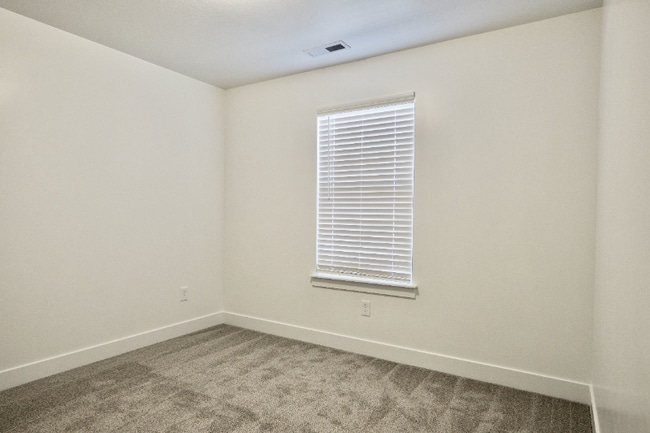 Building Photo - 16082 S Truss Dr