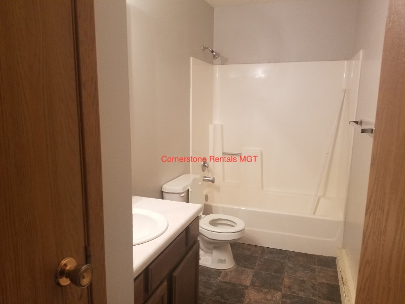 Building Photo - 918 9th Ave SE