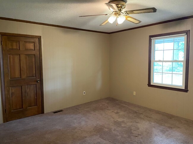 Building Photo - 3 BED, 2 BATH HOME LOCATED IN DENTON