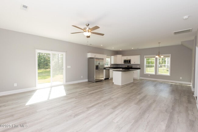 Building Photo - 608 Feather Ct