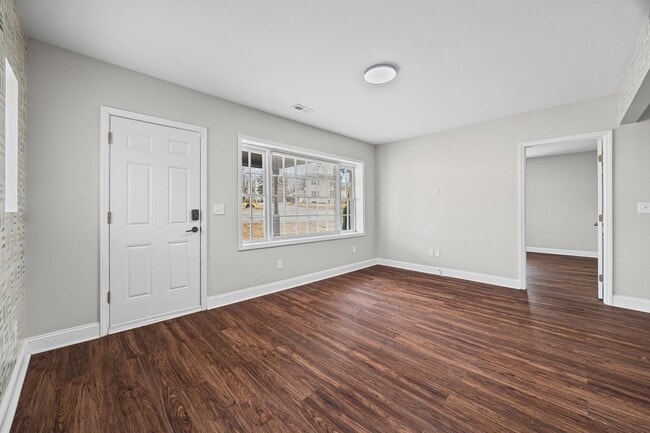 Building Photo - Super Cute, tastefully remodeled 3-Bed, 2-Bath home in Gastonia.