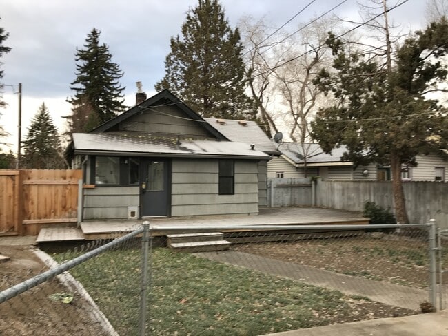 Building Photo - Charming Westside bungalow, located on New...