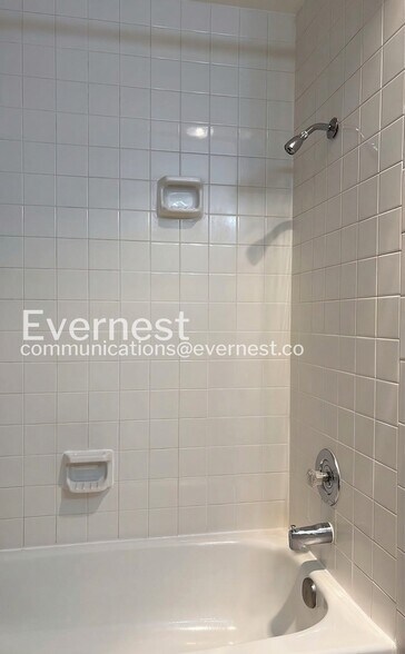 Building Photo - 1150 NE Sunset Blvd