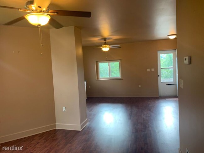 Building Photo - 3 br, 1 bath Townhome - 429 library ave