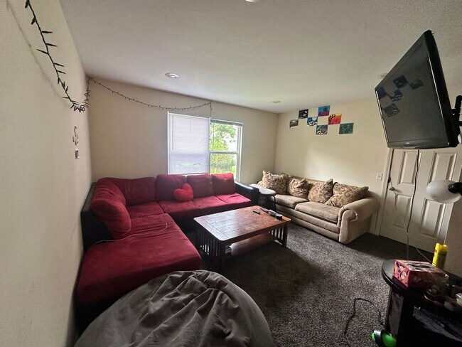 Building Photo - 1207-1207 Euclid Ave