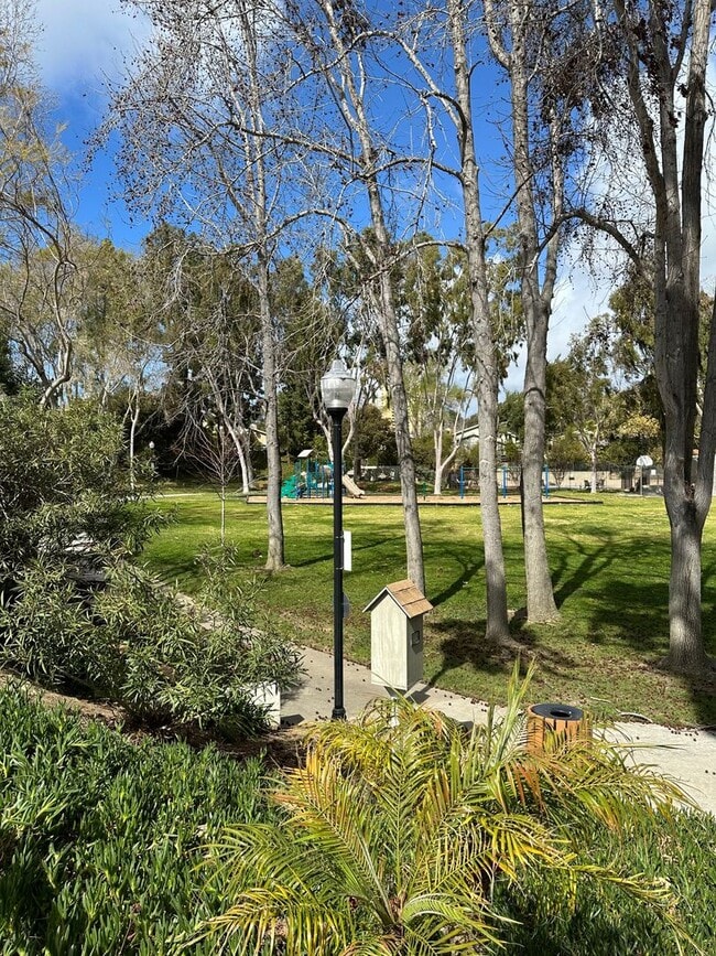 Building Photo - LA JOLLA 2 BED / 1 BATH WITH PRIVATE PATIO...