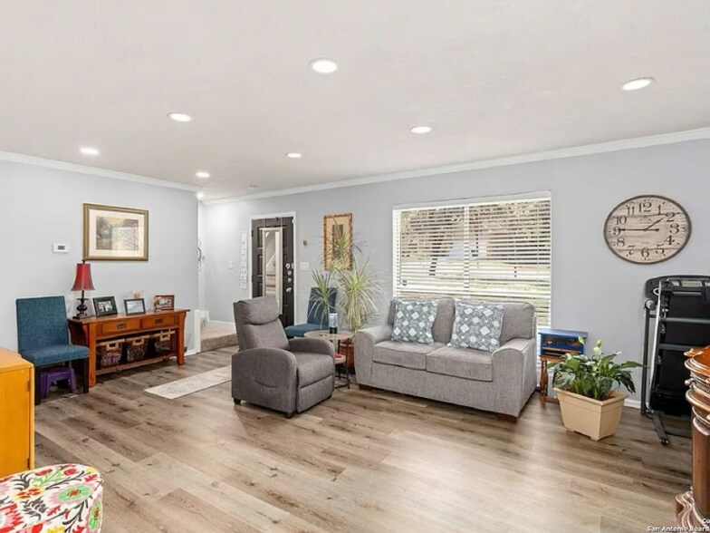 Building Photo - 16514 Springhill Dr
