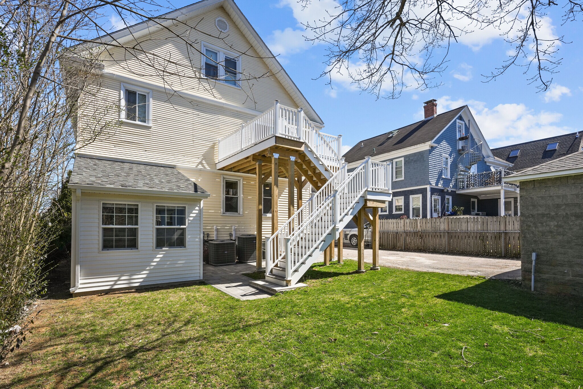 Shared backyard - 20 Summer St