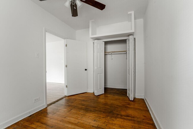 Building Photo - Sheridan Park / Uptown - 2 Bed / 1.5 Bath