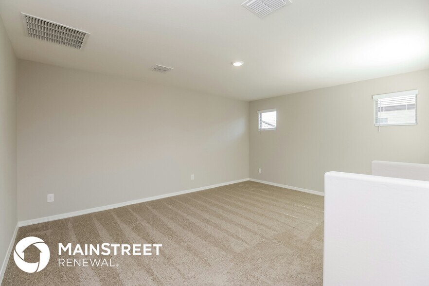 Building Photo - 3921 S 82nd Dr