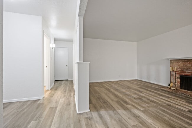 Building Photo - 3 Bedroom 2 Bathroom House For Rent!