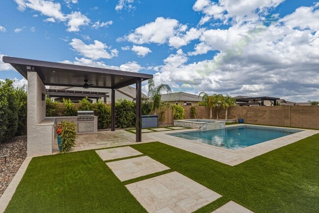 Building Photo - Stunning Gilbert Home Located in the Beautiful Belrose Gated Community!