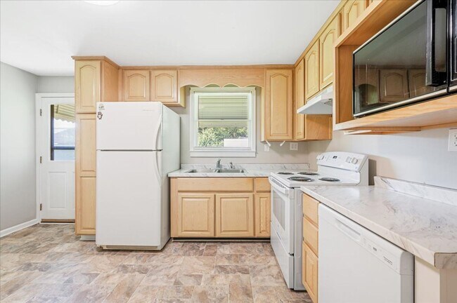 Building Photo - Recently Renovated 2-Bedroom Home – 1.5 Mi...