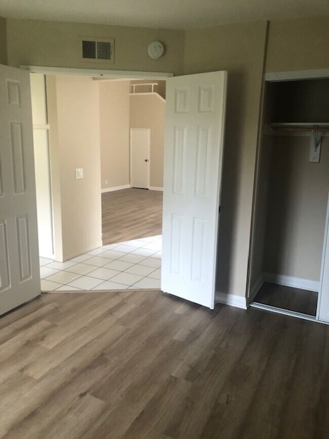 Building Photo - Beautifully Updated 3 Bed/2 Bath Single Fa...
