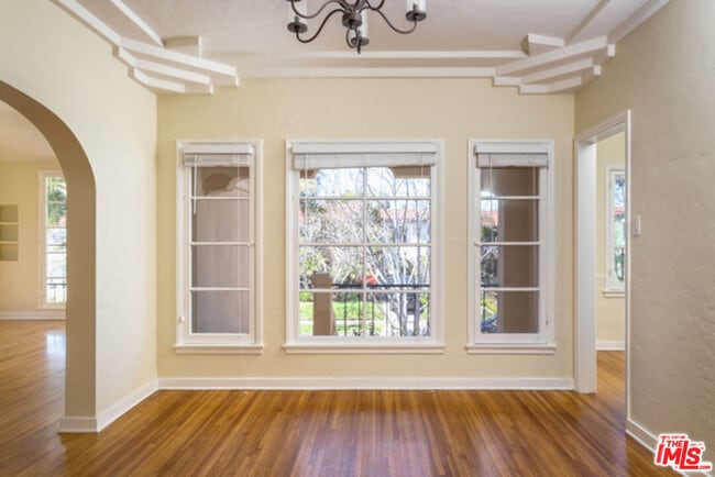 Building Photo - 1122 S Hayworth Ave