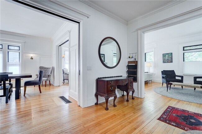 Building Photo - 18 Sibley Pl