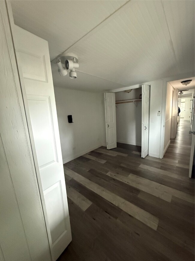 Building Photo - 310 E Jack Ave