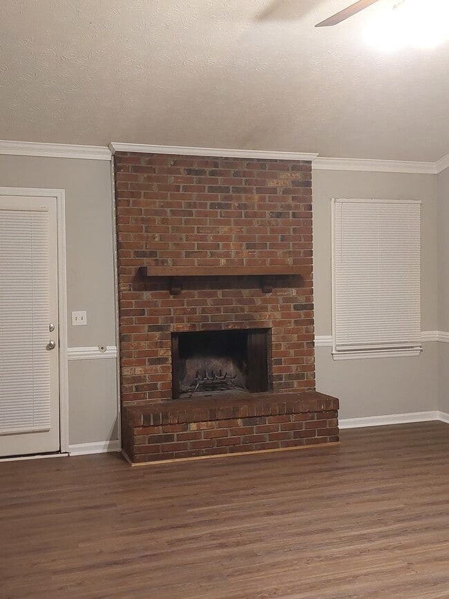 Building Photo - 3062 Viking Dr