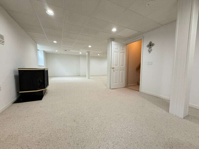 Building Photo - 1154 Bluebird Dr