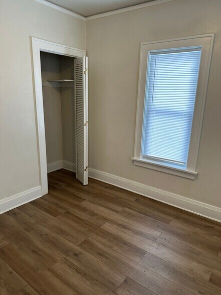 Building Photo - 616 Dekalb St