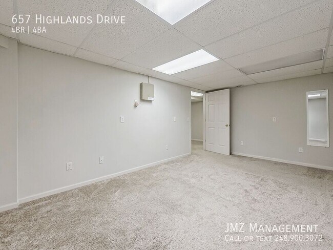 Building Photo - 657 Highlands Dr
