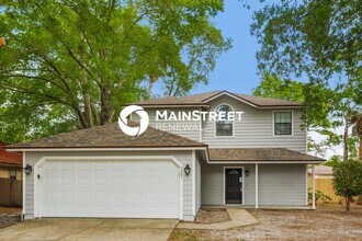 Building Photo - 3 Bedroom Pet-Friendly Home in Jacksonville, FL with Main Street Renewal