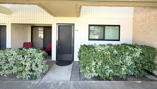 Building Photo - Long Term - Beautifully Updated 1 Bedroom Condo in Palm Springs Villas II