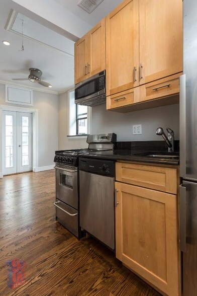 Building Photo - 330 E 35th St
