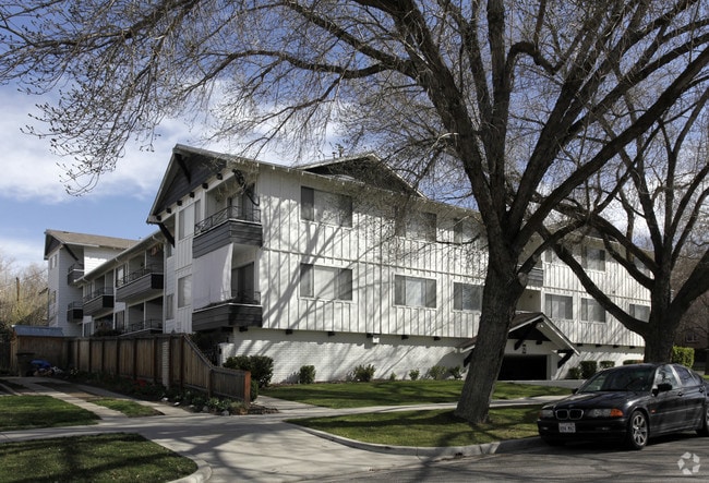 Primary Photo - 585 E 2nd Ave