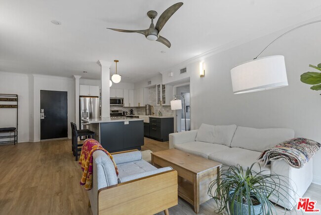 Building Photo - 20 Catamaran St