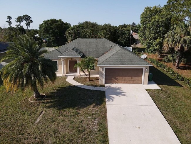 Building Photo - 1341 SW Oriole Ln