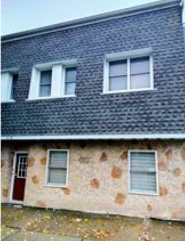 Building Photo - 76 Central Ave