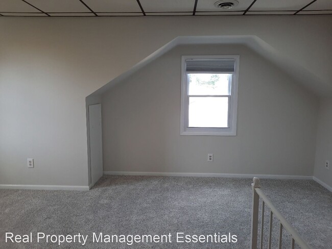 Building Photo - 3 br, 3.5 bath House - 115 Oakway Road