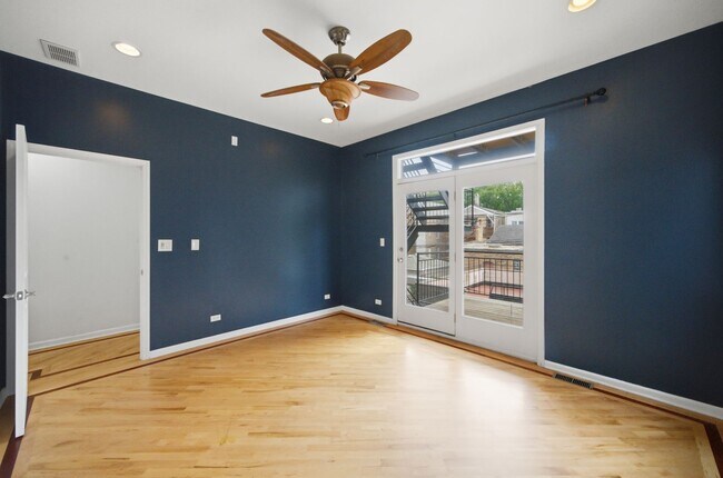 Building Photo - Beautiful and Spacious 2 bedroom, 2 Bathroom Located