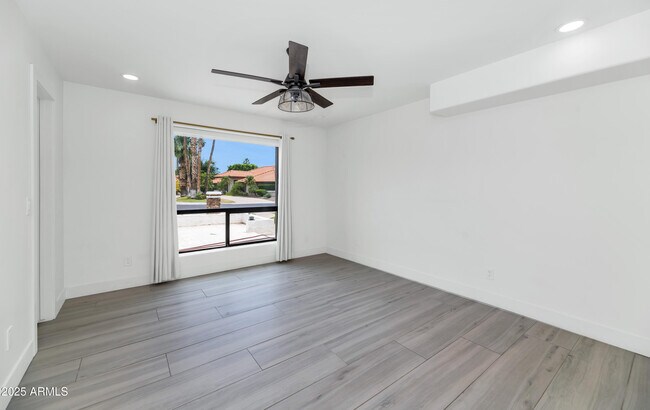 Building Photo - 1433 W Port Au Prince Ln