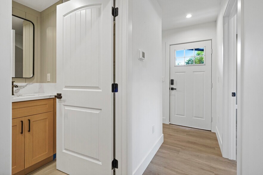 Building Photo - 10028 Shoup Ave