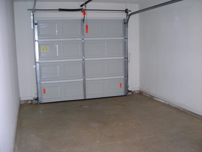 Building Photo - 100 Springwood Ln