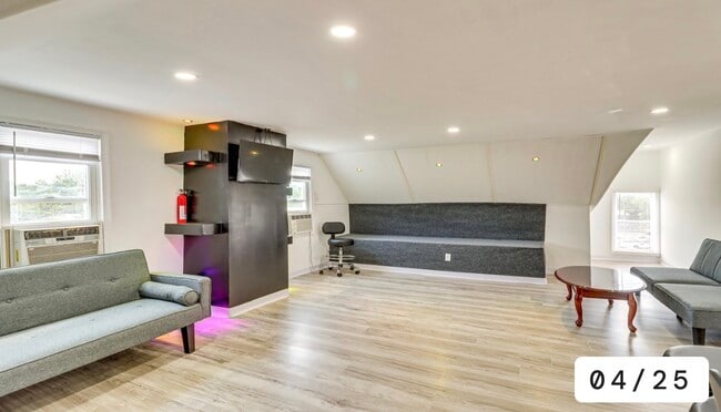 Building Photo - 1724 W Main St