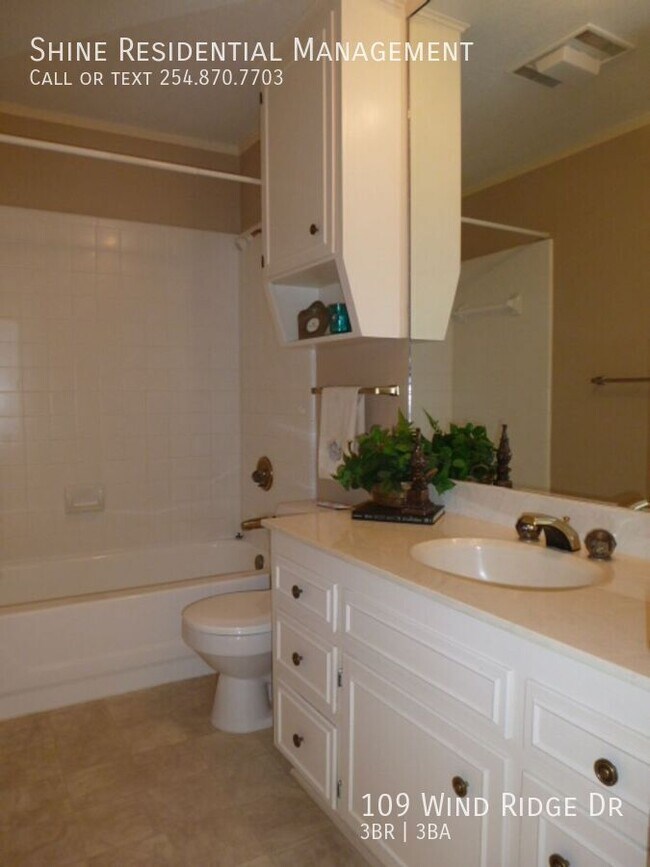 Building Photo - 109 Wind Ridge Dr