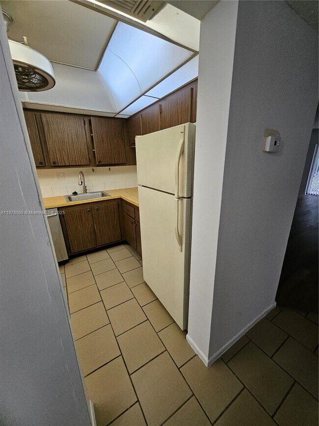 Building Photo - 7820 S Colony Cir