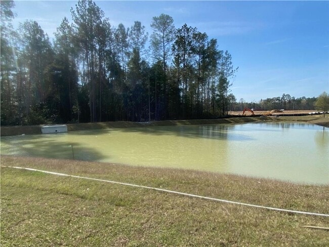 Building Photo - 4 bed 2.5 bath Available in Feburary