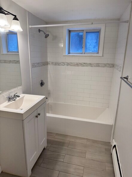 Building Photo - 63 Selkirk Rd