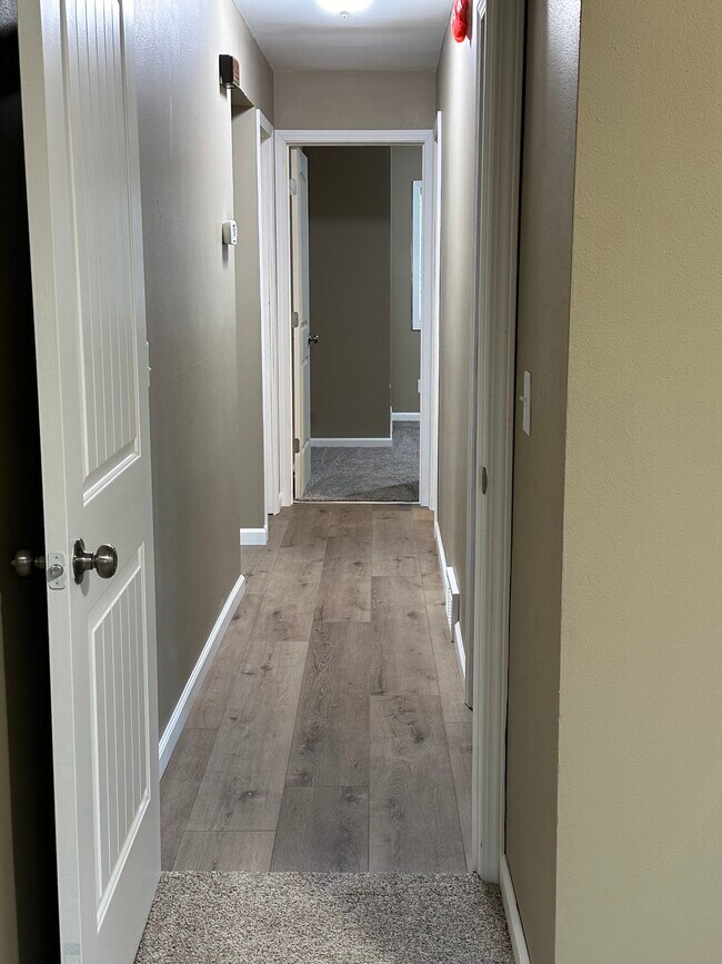 Building Photo - 831 25th Ave N