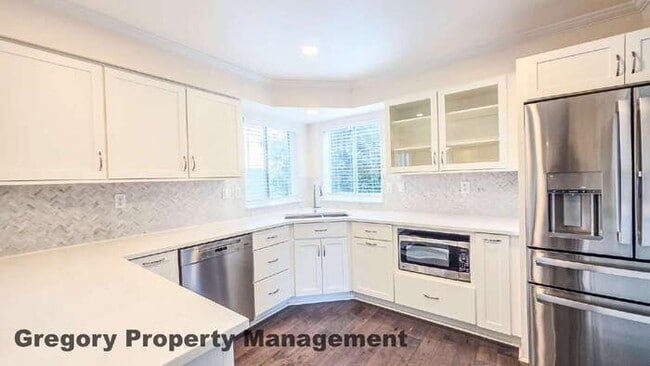 Building Photo - Light and Bright Home in the Desirable Upland View Neighborhood