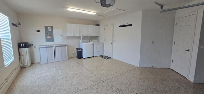 Building Photo - 2577 Lindewood St