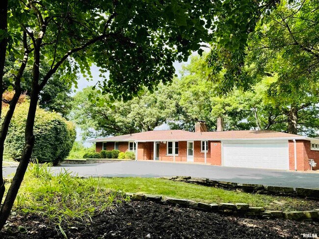 Building Photo - 4640 5th Ave