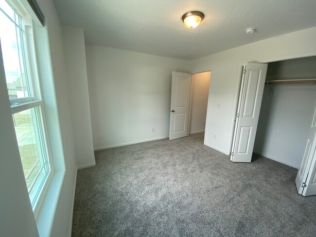 Building Photo - 1022 N Corbin Ln