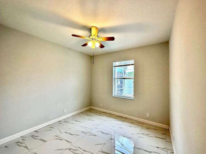 Building Photo - 1219 Baycourt Is