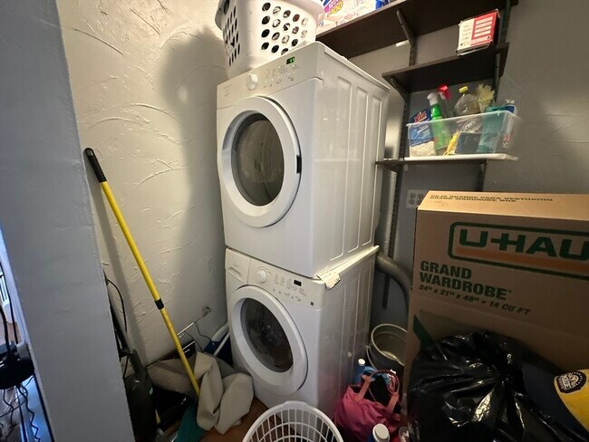 Building Photo - 154 Vine St