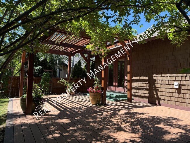 Building Photo - 2955 N W Bordeaux Ln